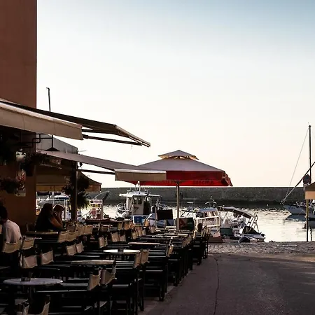 Frizette In Venetian Harbour By Nyx Chic Manor * Chania (Crete)